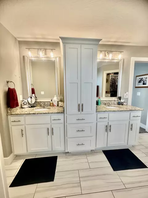 Bath - 2737 W Miramar Rd, Ozark, MO 65721 photo 3 of 14