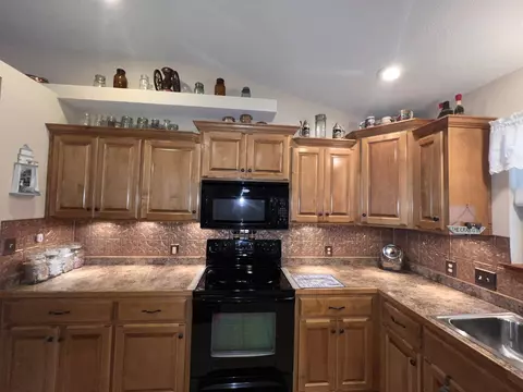 Kitchen - 738 E Gallup Hill Rd, Nixa, MO 65714 photo 4 of 9