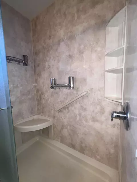 Bath - 738 E Gallup Hill Rd, Nixa, MO 65714 photo 2 of 3
