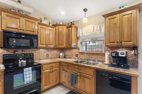 Kitchen - 738 E Gallup Hill Rd, Nixa, MO 65714 photo 5 of 9