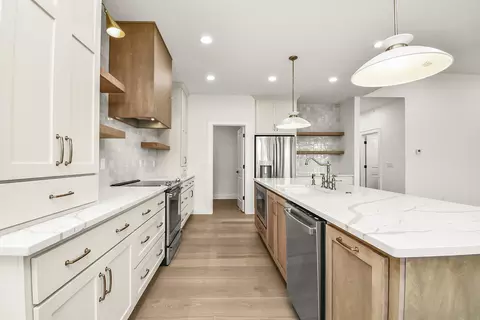 Kitchen - 2071 N Riva Ridge Ct, Springfield, MO 65802 photo 4 of 6