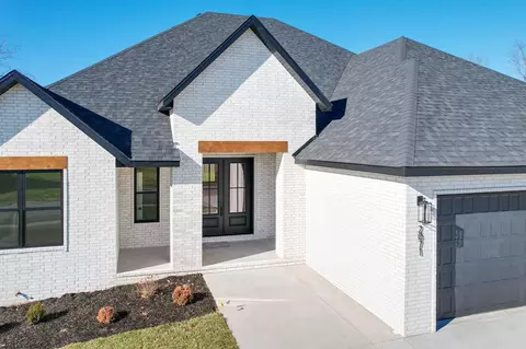 Exterior - 2071 N Riva Ridge Ct, Springfield, MO 65802 photo 3 of 11
