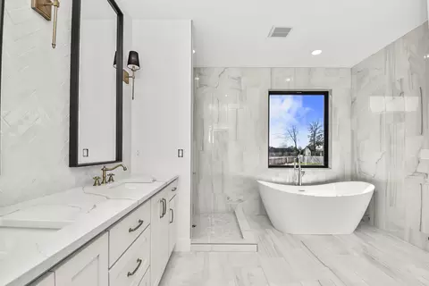 Bath - 2071 N Riva Ridge Ct, Springfield, MO 65802 photo 4 of 12