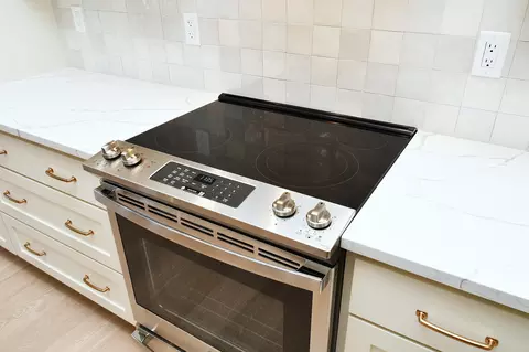 Kitchen - 2071 N Riva Ridge Ct, Springfield, MO 65802 photo 6 of 6