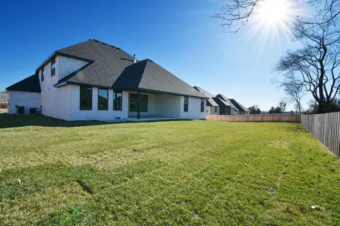 Exterior - 2071 N Riva Ridge Ct, Springfield, MO 65802 photo 9 of 11