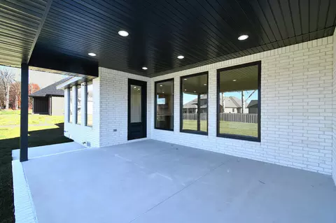 Exterior - 2071 N Riva Ridge Ct, Springfield, MO 65802 photo 6 of 11