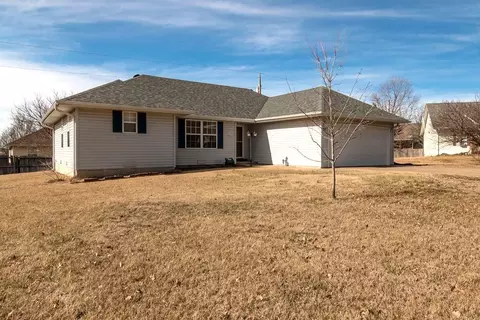 543 Adam Ave, Sparta, MO 65753 photo 2
