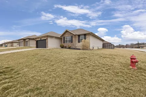 1935 E Parrin Ave, Ozark, MO 65721 photo 2