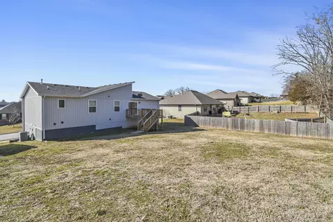 Exterior - 1065 E Lakota St, Nixa, MO 65714 photo 11 of 13