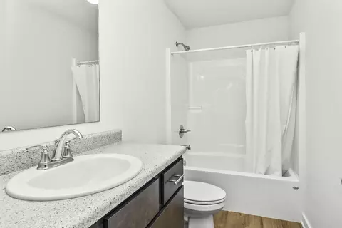Bath - 1065 E Lakota St, Nixa, MO 65714 photo 3 of 6