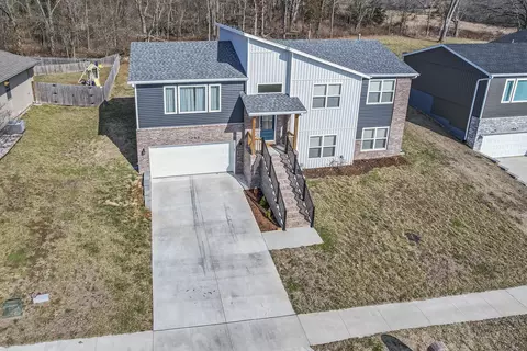 Exterior - 1065 E Lakota St, Nixa, MO 65714 photo 3 of 13