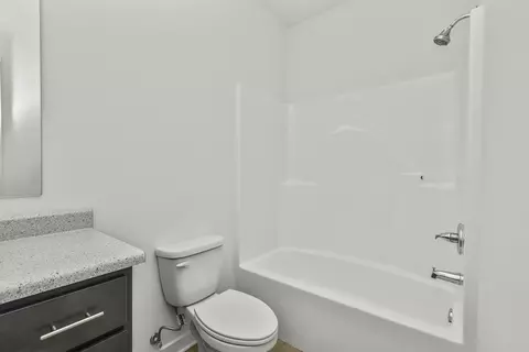 Bath - 1065 E Lakota St, Nixa, MO 65714 photo 5 of 6