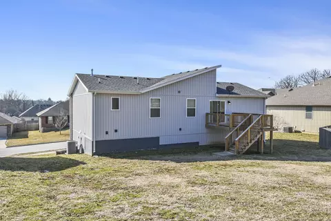 Exterior - 1065 E Lakota St, Nixa, MO 65714 photo 12 of 13