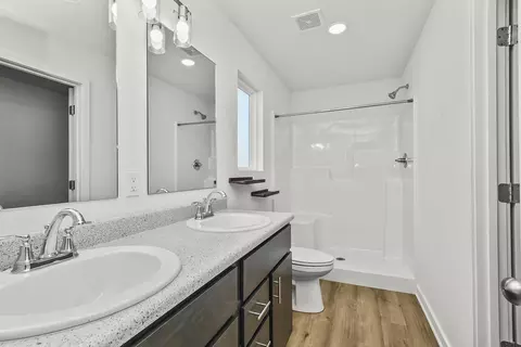 Bath - 1065 E Lakota St, Nixa, MO 65714 photo 1 of 6