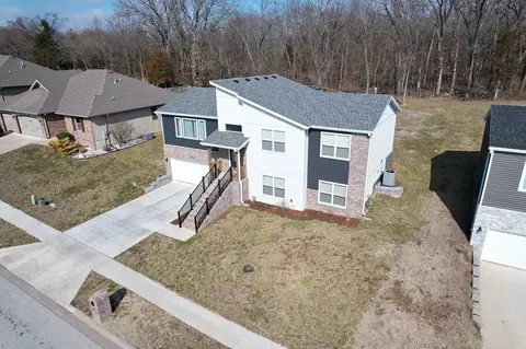 Exterior - 1065 E Lakota St, Nixa, MO 65714 photo 2 of 13