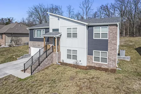 Exterior - 1065 E Lakota St, Nixa, MO 65714 photo 4 of 13
