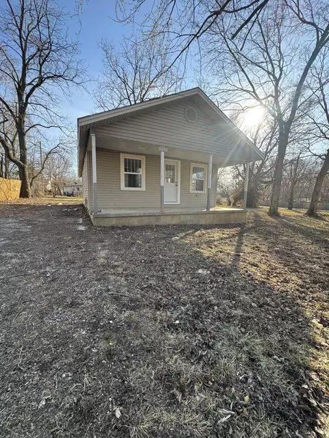 2752 W Elm St, Springfield, MO 65802