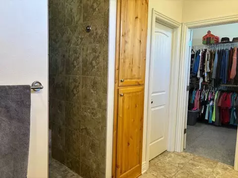 Bath - 591 E Katella Cir, Nixa, MO 65714 photo 2 of 6