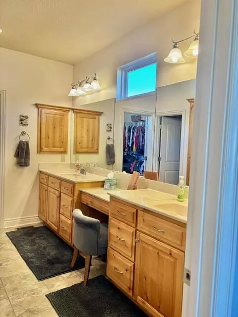 Bath - 591 E Katella Cir, Nixa, MO 65714 photo 1 of 6