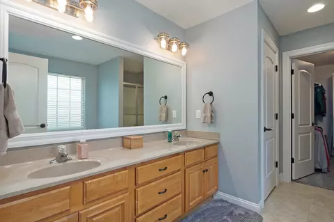 Bath - 821 E Donegal Cir, Nixa, MO 65714 photo 1 of 6