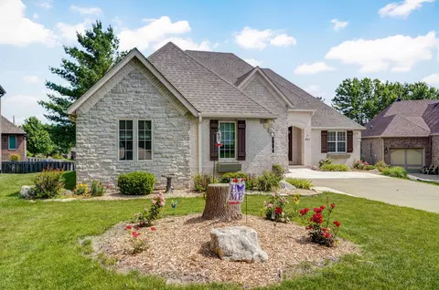 Exterior - 821 E Donegal Cir, Nixa, MO 65714 photo 1 of 14