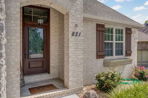 Exterior - 821 E Donegal Cir, Nixa, MO 65714 photo 5 of 14