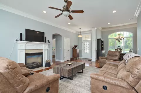 Living - 821 E Donegal Cir, Nixa, MO 65714 photo 4 of 8