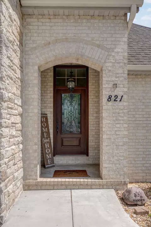 Exterior - 821 E Donegal Cir, Nixa, MO 65714 photo 6 of 14