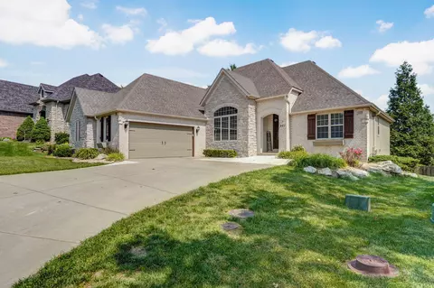 Exterior - 821 E Donegal Cir, Nixa, MO 65714 photo 4 of 14