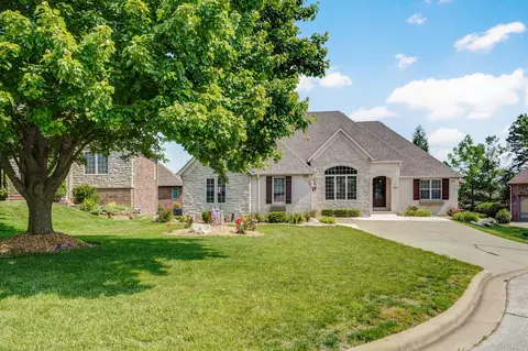 Exterior - 821 E Donegal Cir, Nixa, MO 65714 photo 2 of 14