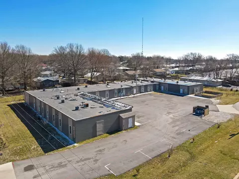 2420 E Blaine St, Springfield, MO 65803