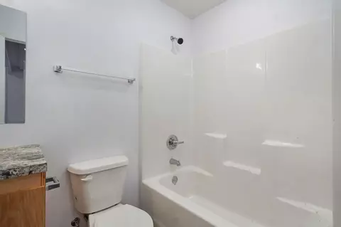 Bath - 2420 E Blaine St, Springfield, MO 65803 photo 2 of 5