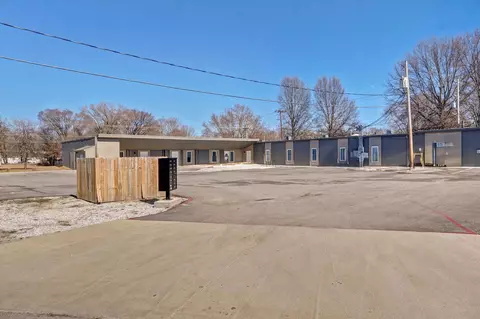 Exterior - 2420 E Blaine St, Springfield, MO 65803 photo 6 of 10