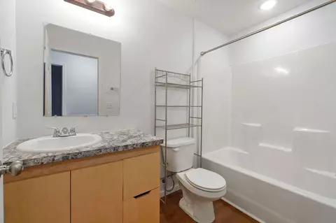 Bath - 2420 E Blaine St, Springfield, MO 65803 photo 3 of 5