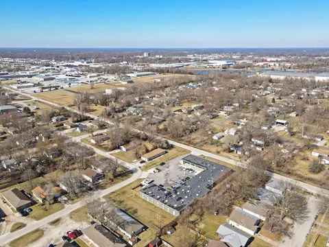 View/Area - 2420 E Blaine St, Springfield, MO 65803 photo 4 of 8