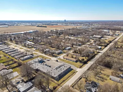 View/Area - 2420 E Blaine St, Springfield, MO 65803 photo 2 of 8