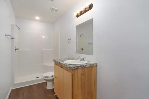 Bath - 2420 E Blaine St, Springfield, MO 65803 photo 5 of 5