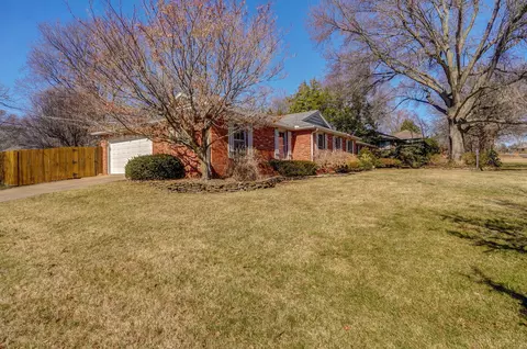Exterior - 2725 S Patterson Ave, Springfield, MO 65804 photo 4 of 11