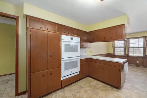 Kitchen - 2725 S Patterson Ave, Springfield, MO 65804 photo 4 of 5