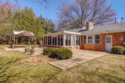 Exterior - 2725 S Patterson Ave, Springfield, MO 65804 photo 5 of 11