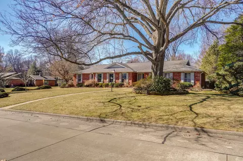 Exterior - 2725 S Patterson Ave, Springfield, MO 65804 photo 2 of 11