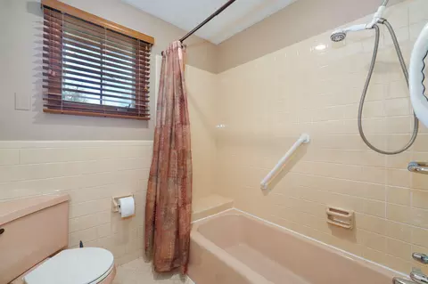 Bath - 2725 S Patterson Ave, Springfield, MO 65804 photo 4 of 4