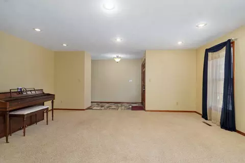 Living - 2725 S Patterson Ave, Springfield, MO 65804 photo 3 of 5
