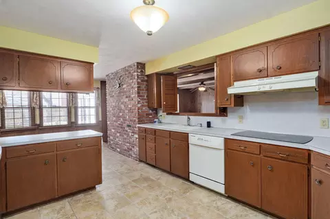 Kitchen - 2725 S Patterson Ave, Springfield, MO 65804 photo 3 of 5