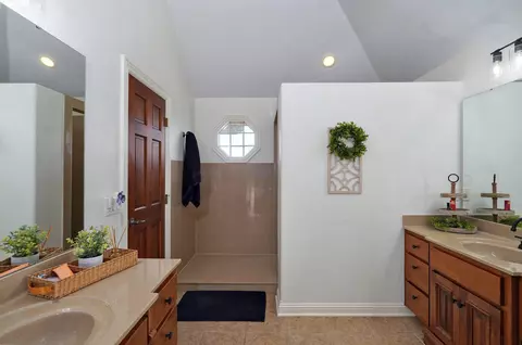 Entry Way - 121 Willoughby Rd, Clever, MO 65631 photo 2 of 3