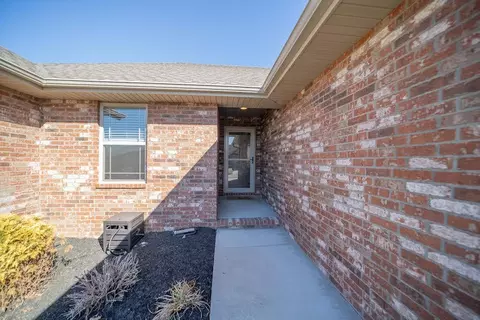 965 E Lakota Dr, Nixa, MO 65714 photo 2