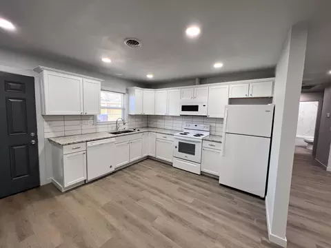 1558-1560 Clearwater Cir, Ozark, MO 65721 photo 2