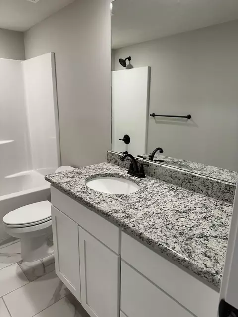 Bath - 1105 S Swift Ave, Ozark, MO 65721 photo 6 of 6