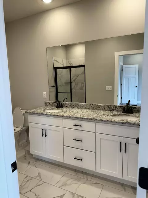 Bath - 1105 S Swift Ave, Ozark, MO 65721 photo 1 of 6