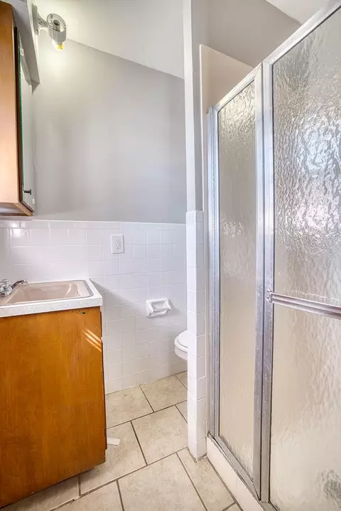 Bath - 115 N Walnut Ave, Republic, MO 65738 photo 4 of 4